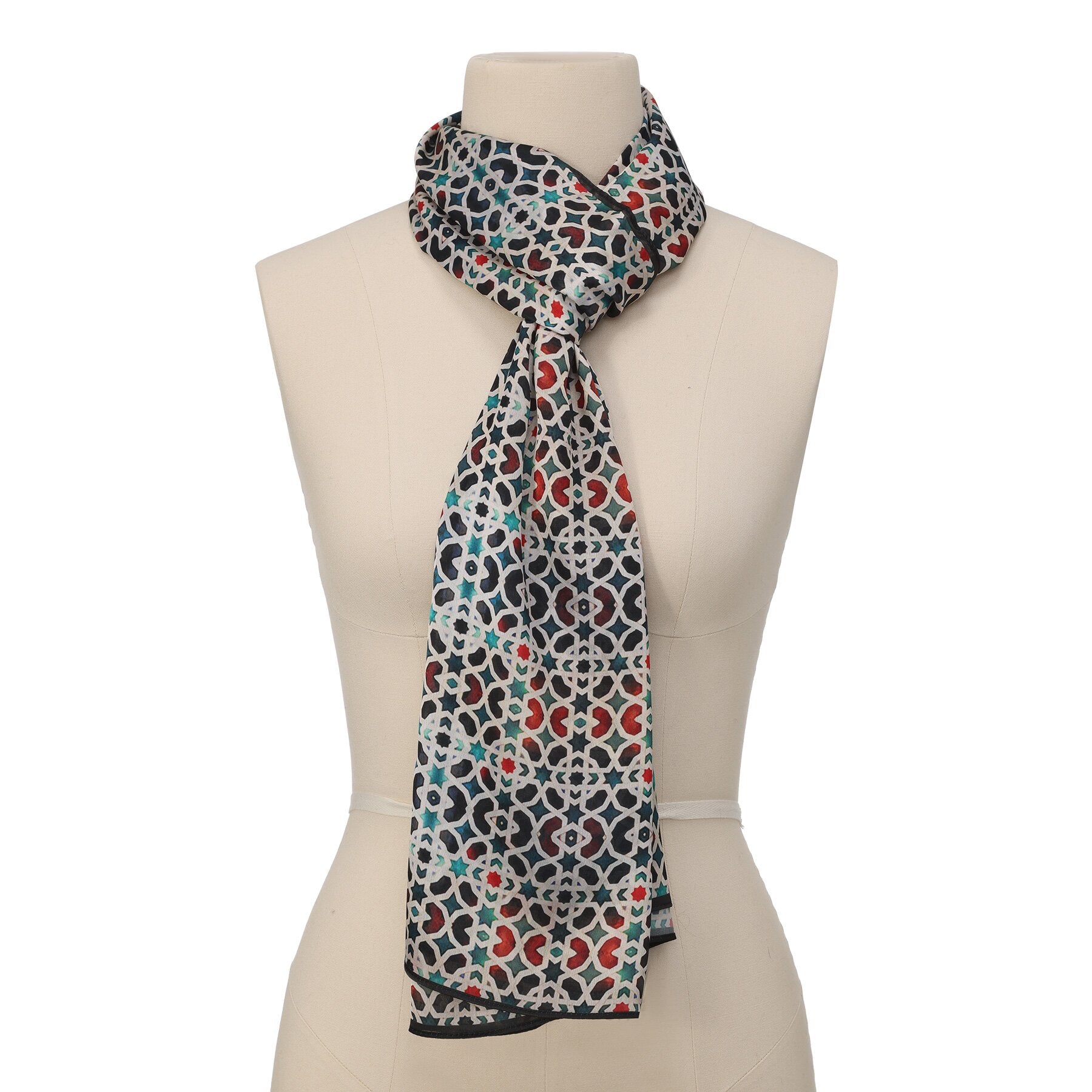 Pañuelo Gannat – estampado de mosaico andalusí en antracita y coral, detalle 2