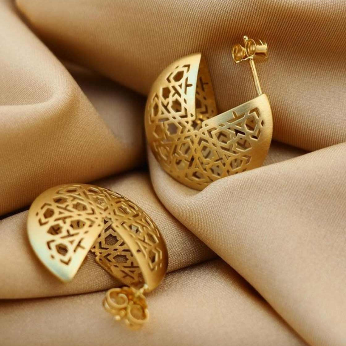 Earrings with islamic art inspired shape