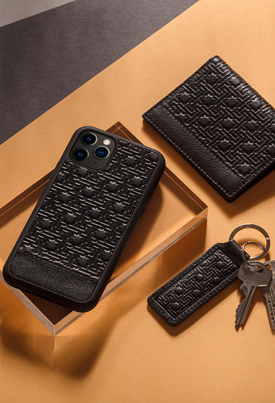 Leather goods collaboration munira x tarxia. iPhone cases, slim wallets and keyrings made to last a lifetime