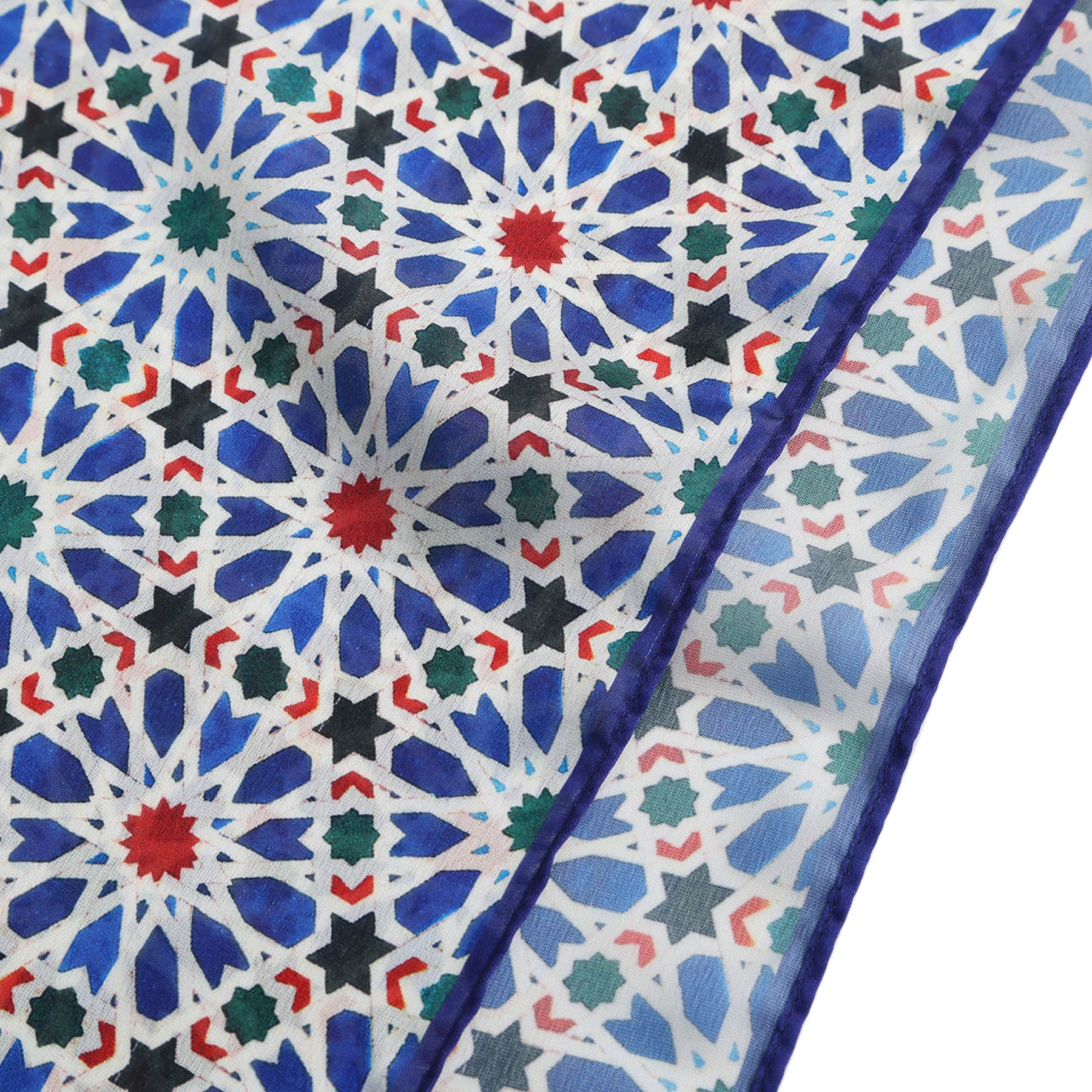 Pañuelo Qamar – estampado de mosaico andalusí en azul cobalto, detalle 4