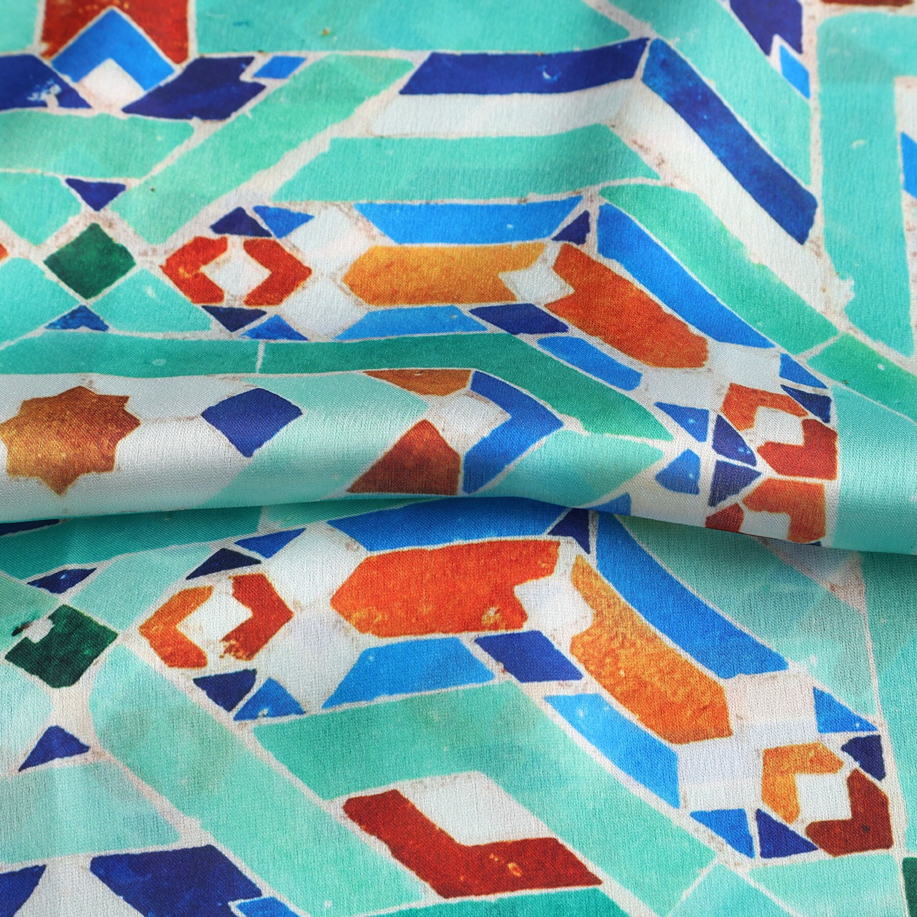 Pañuelo Safa – estampado de mosaico andalusí en menta y cobalto, detalle 4