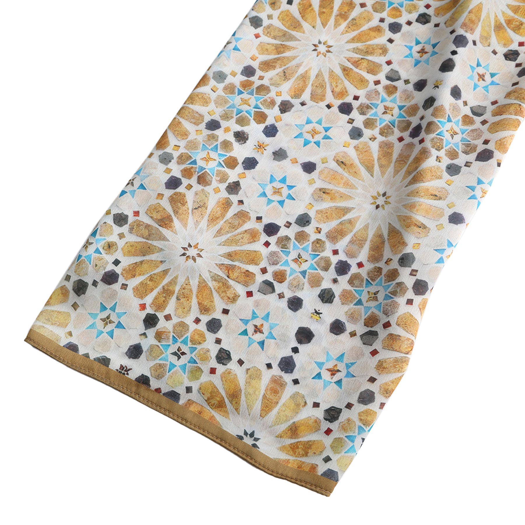 Pañuelo Shams – estampado de mosaico andalusí en marfil y oro, detalle 7