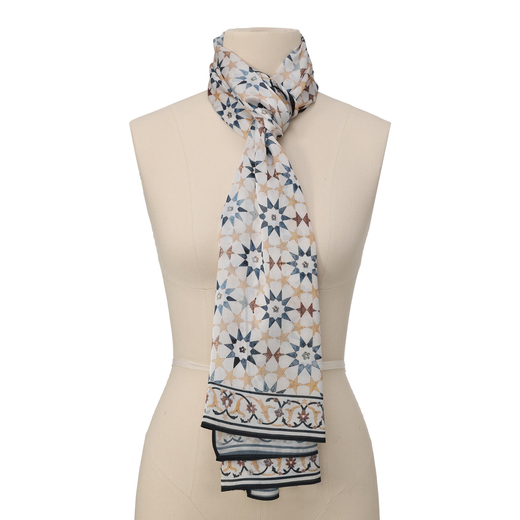 Pañuelo Ufuq – estampado de mosaico andalusí en crema y azul pizarra, detalle 1