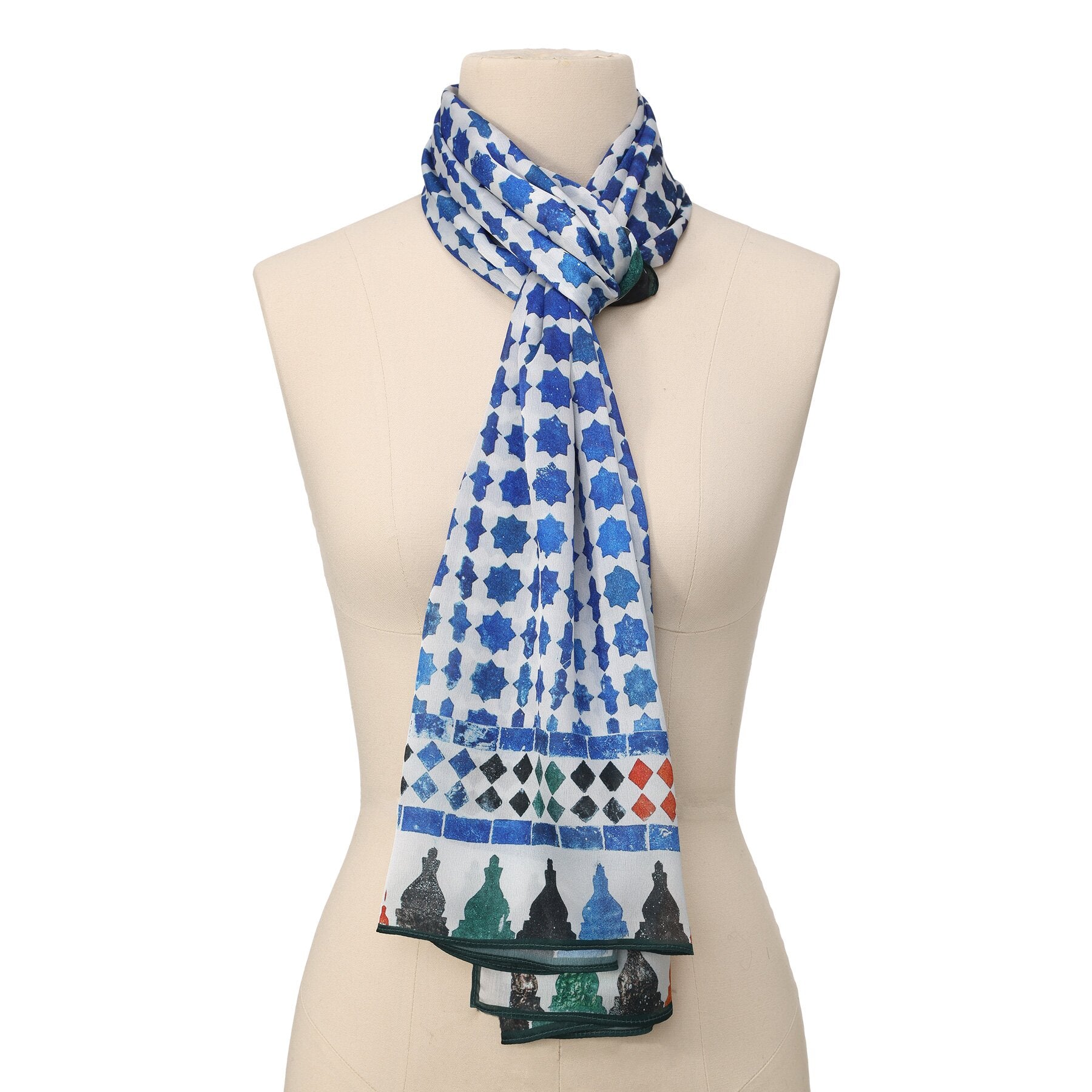Pañuelo Zill – estampado de mosaico andalusí en azul y blanco, detalle 1