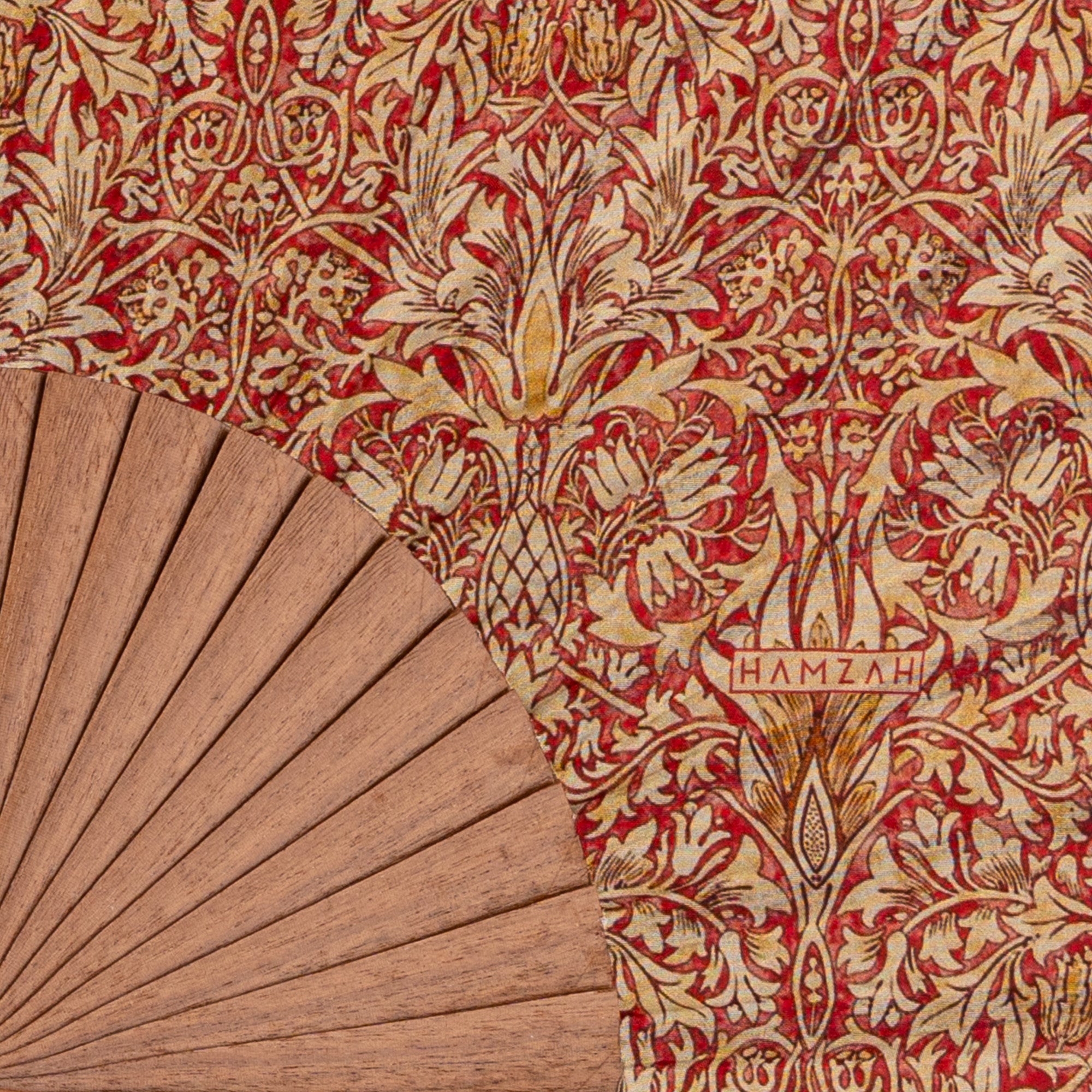 Close-up of the William Morris Print Hand Fan Renacentista showing the William Morris botanical print in red and gold in detail.