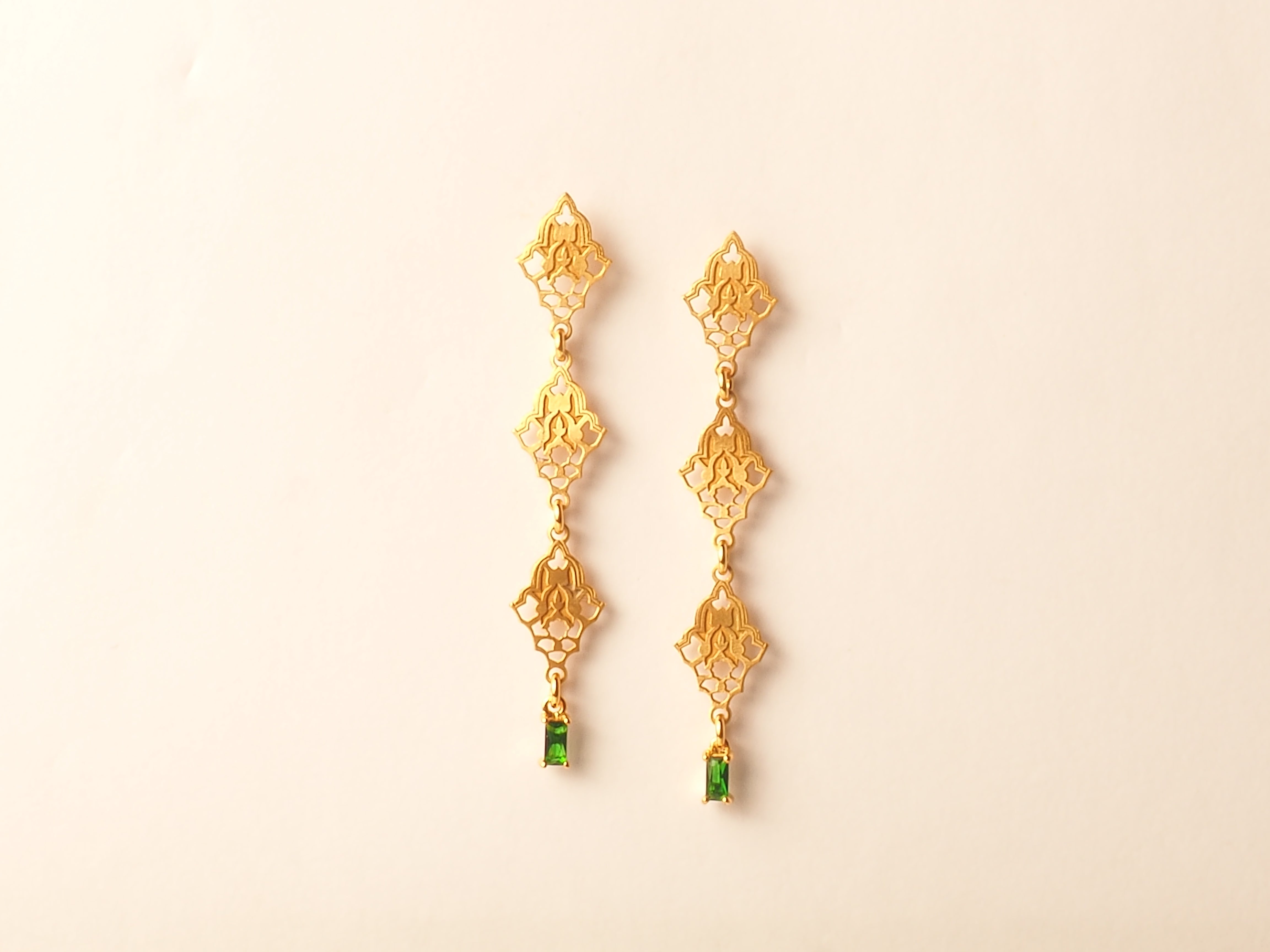 Pendientes triples esmeralda oro