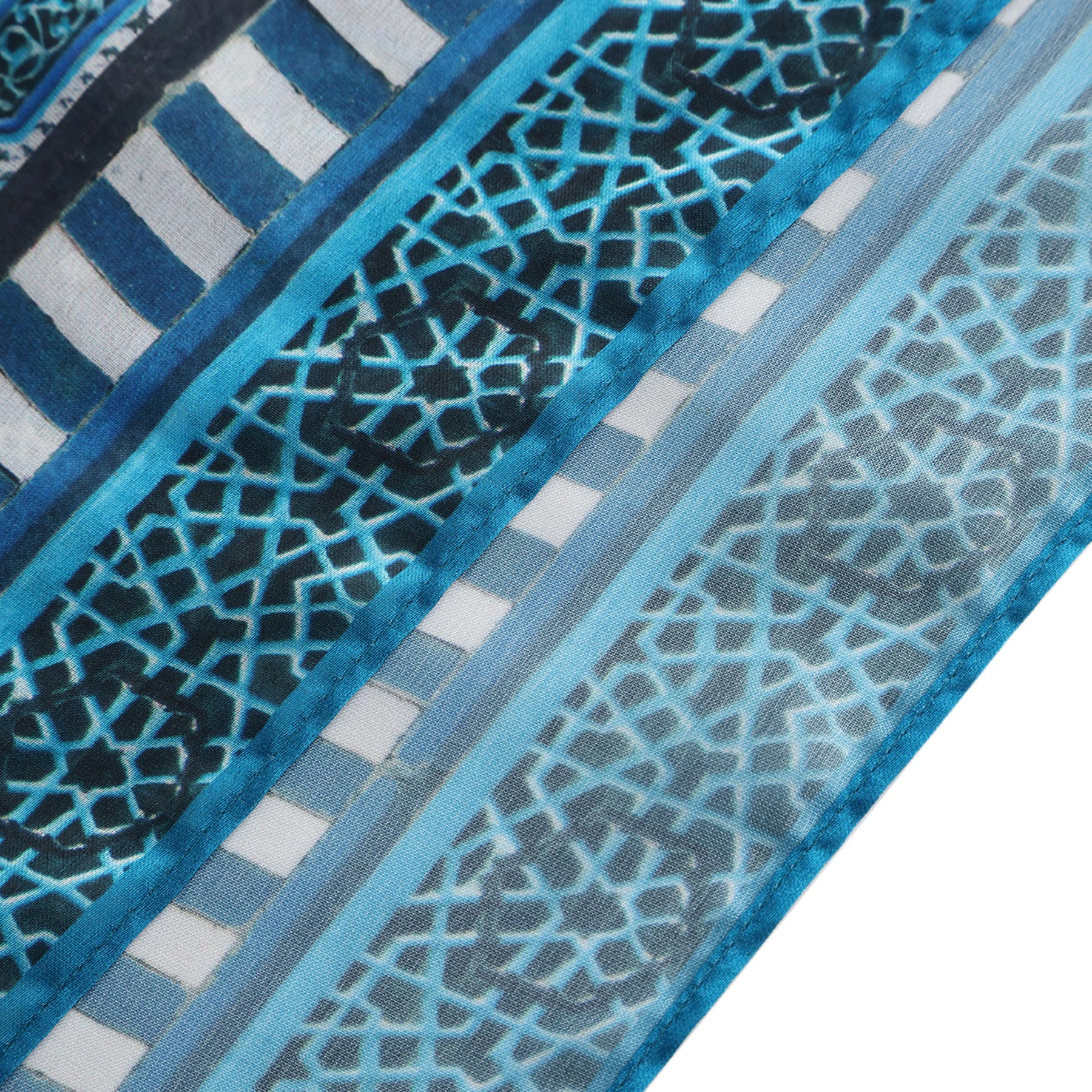 Pañuelo Badi – estampado de mosaico andalusí en azul petróleo, detalle 6