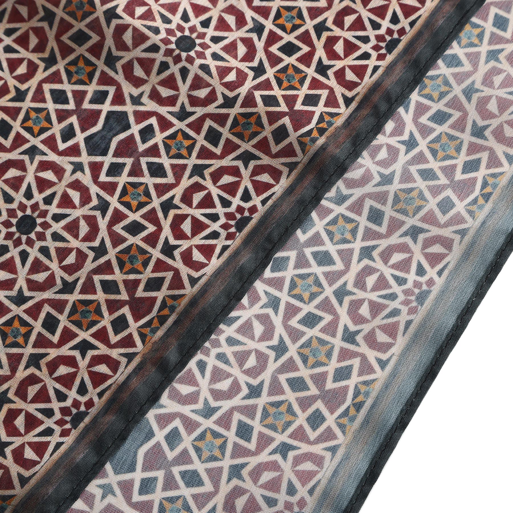 Pañuelo Dimashq – estampado de mosaico andalusí en ciruela y salmón, detalle 6