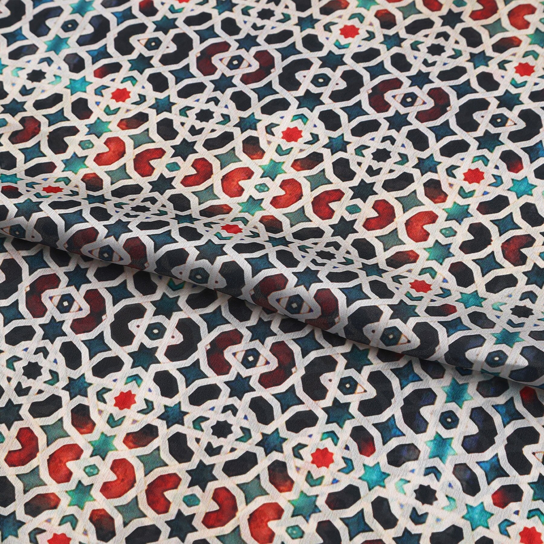Pañuelo Gannat – estampado de mosaico andalusí en antracita y coral, detalle 3