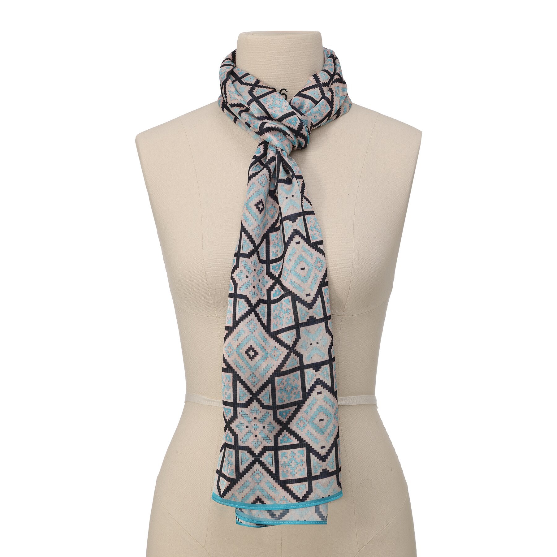 Pañuelo Harf – estampado de mosaico andalusí en marfil y negro, detalle 1