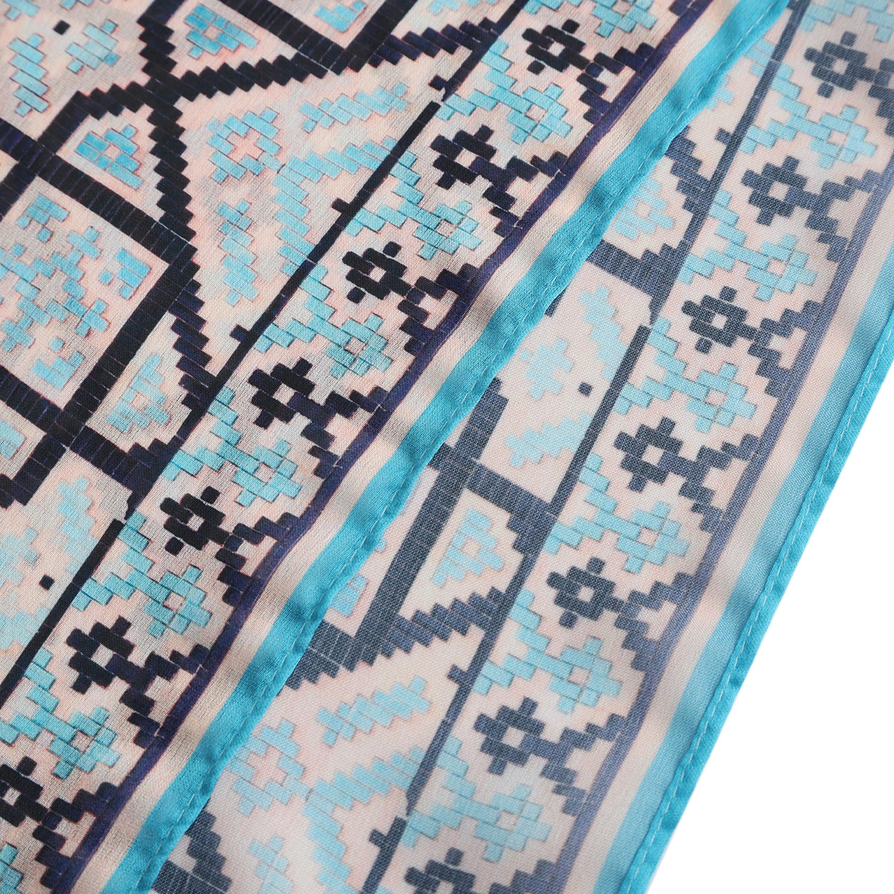 Pañuelo Harf – estampado de mosaico andalusí en marfil y negro, detalle 5