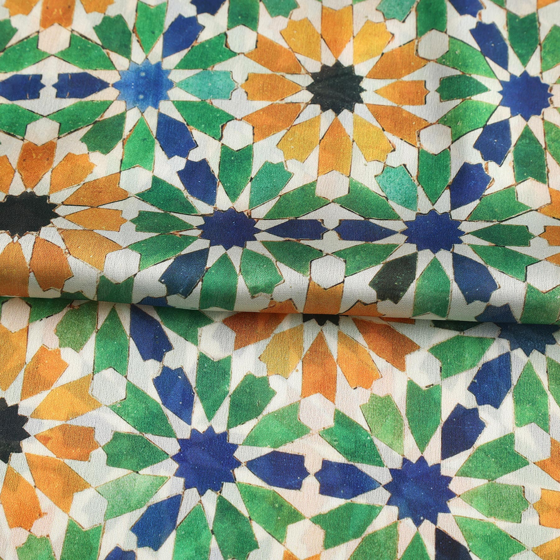 Pañuelo Layl – estampado de mosaico andalusí en verde y ámbar, detalle 3