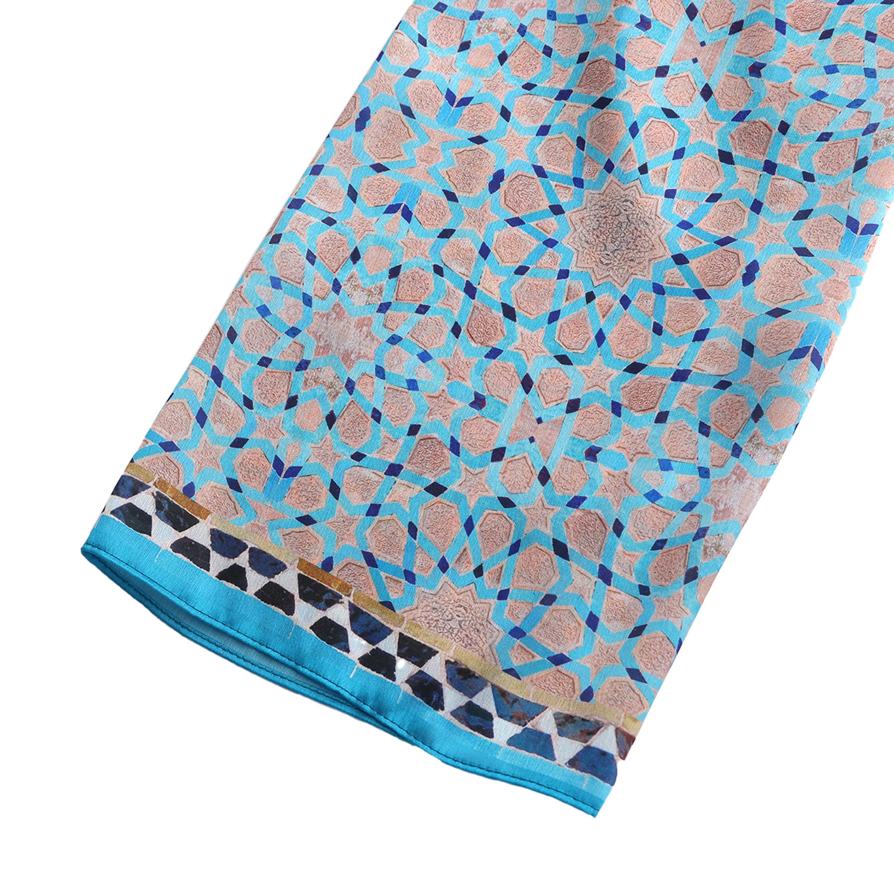Pañuelo Mafaza – estampado de mosaico andalusí en azul cielo y arena, detalle 7
