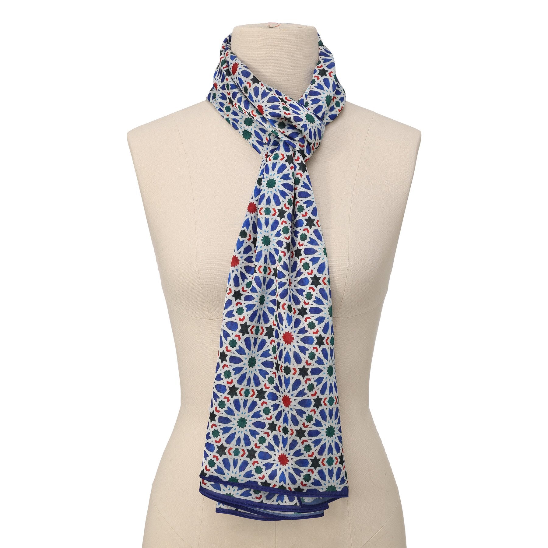 Pañuelo Qamar – estampado de mosaico andalusí en azul cobalto, detalle 1