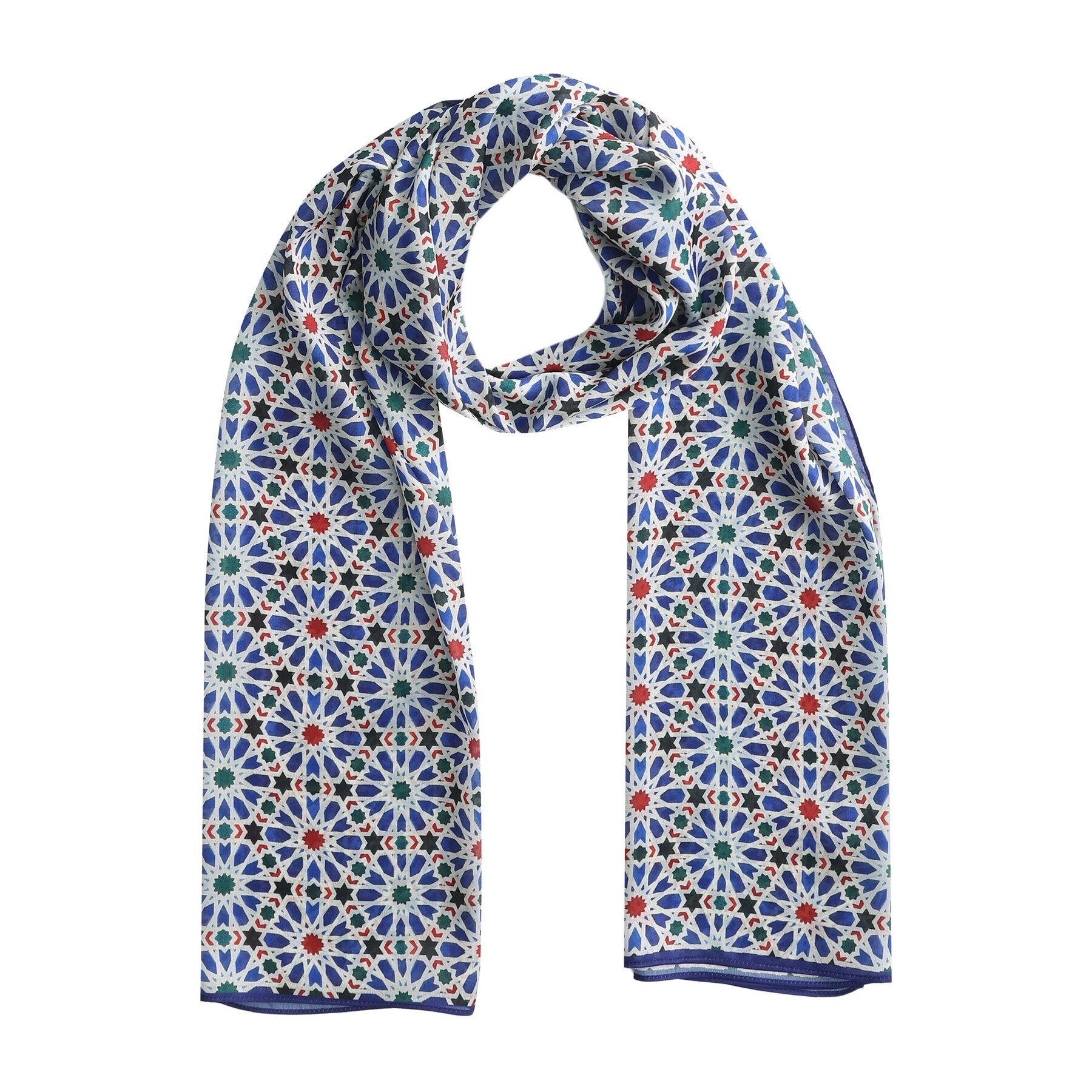 Pañuelo Qamar colocado, con el estampado de mosaico andalusí en azul cobalto sobre satén