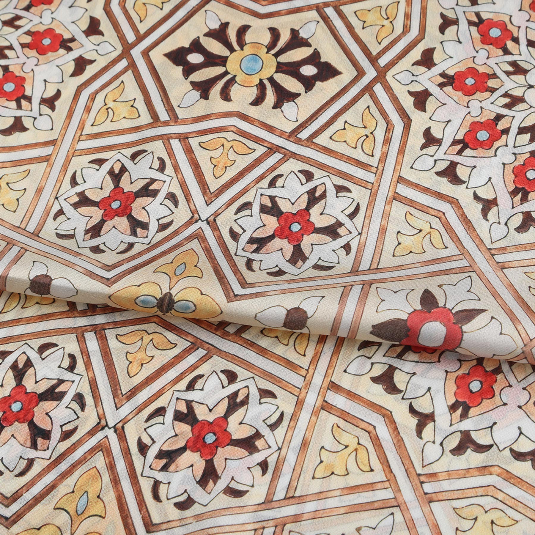 Pañuelo Rawa – estampado de mosaico andalusí en crema y coral, detalle 3