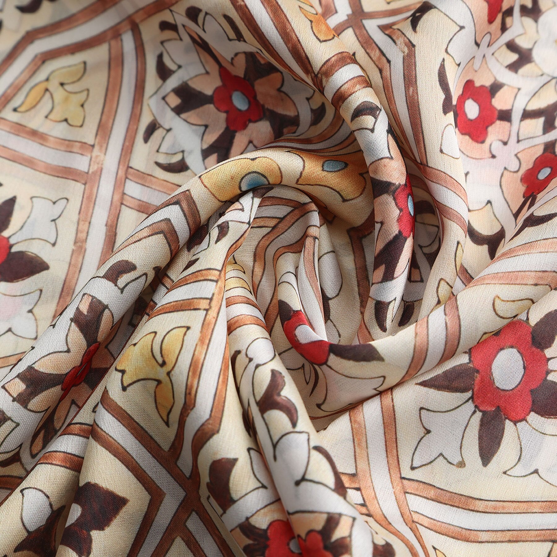 Pañuelo Rawa – estampado de mosaico andalusí en crema y coral, detalle 4