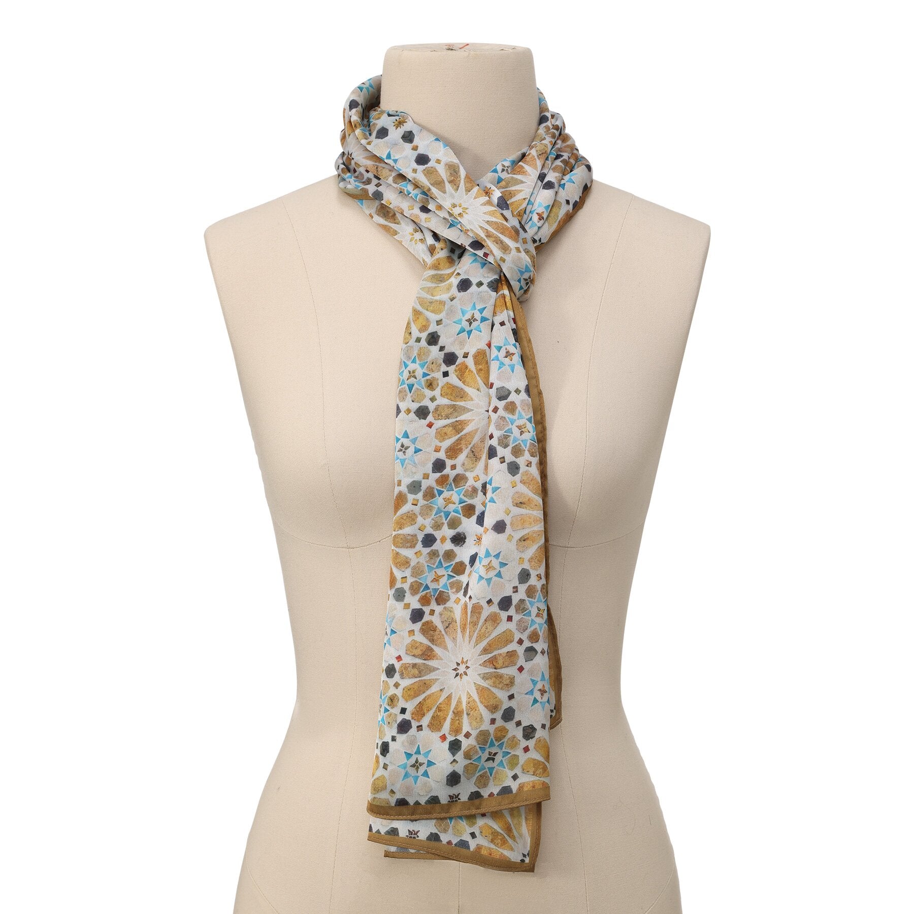 Pañuelo Shams – estampado de mosaico andalusí en marfil y oro, detalle 1