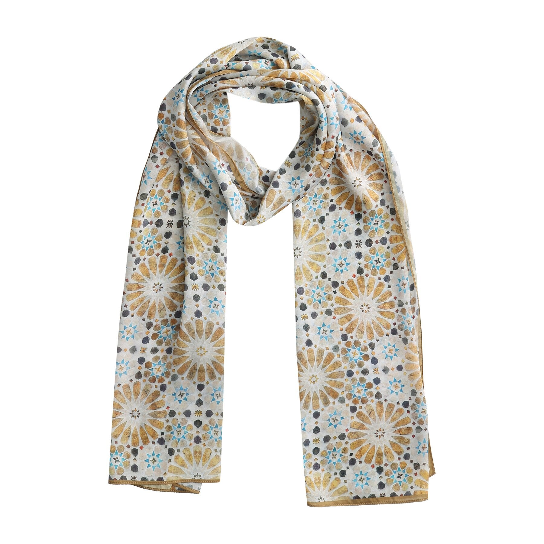 Pañuelo Shams colocado, con el estampado de mosaico andalusí en marfil y oro sobre satén