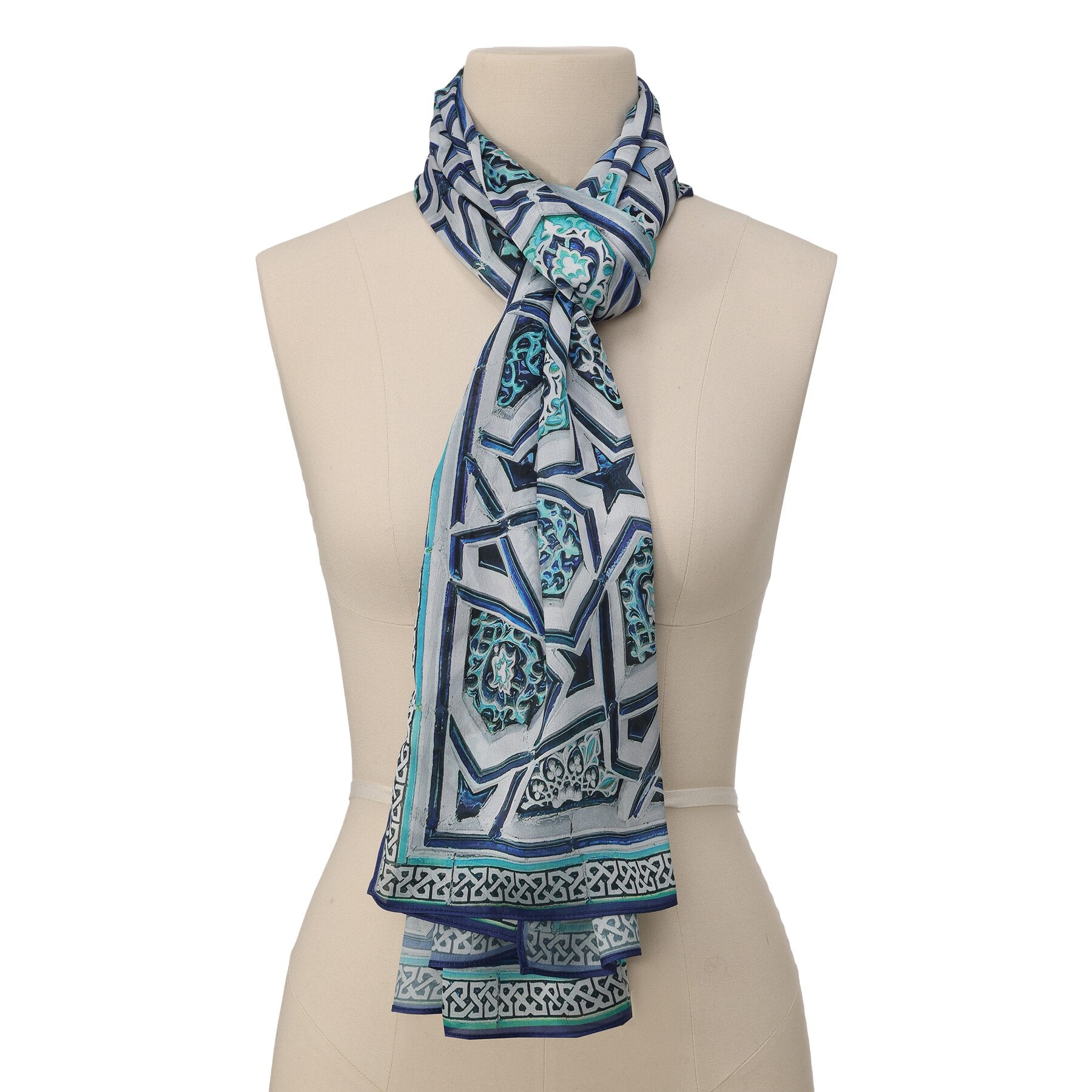 Pañuelo Taraz – estampado de mosaico andalusí en azul marino y turquesa, detalle 1