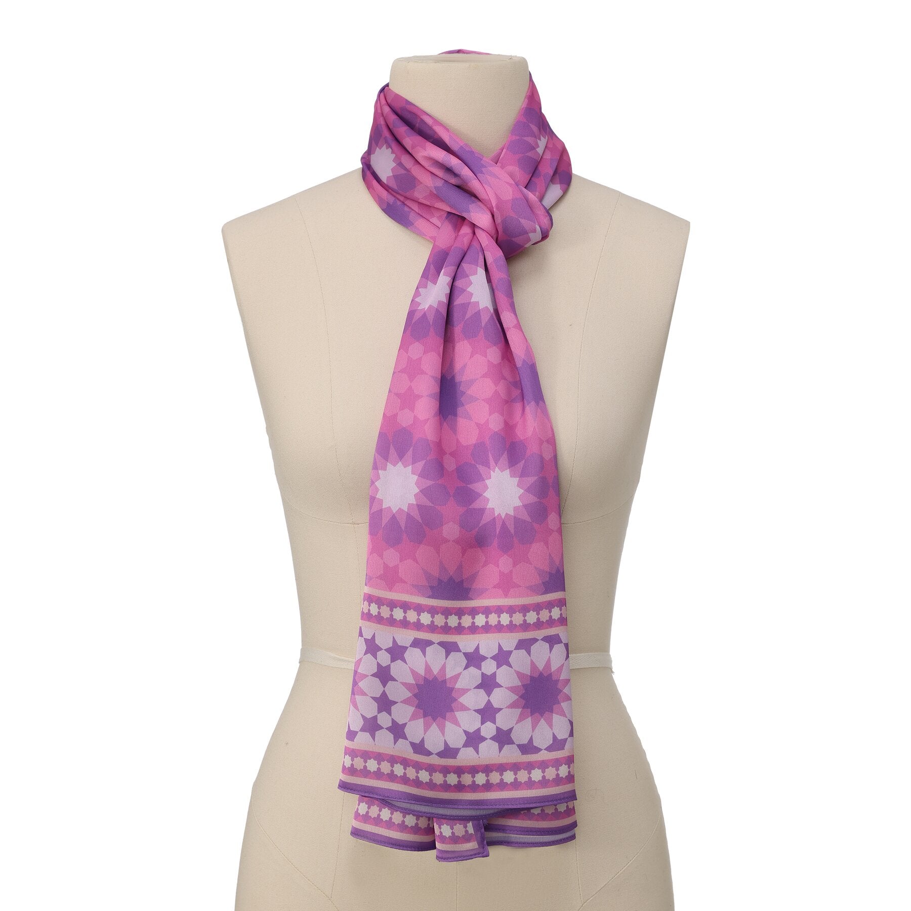 Pañuelo Wadi – estampado de mosaico andalusí en rosa y lila, detalle 1