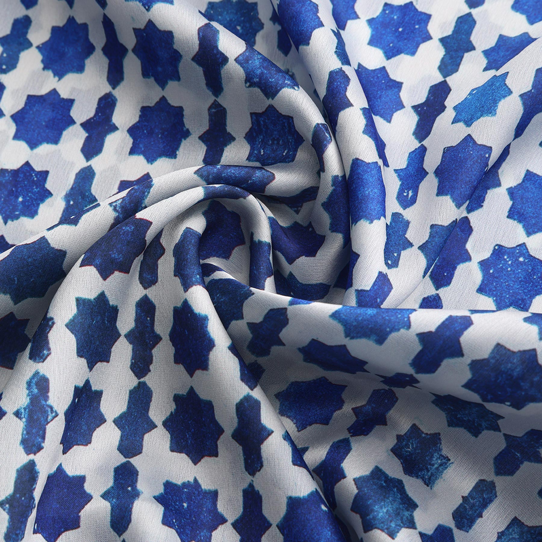Pañuelo Zill – estampado de mosaico andalusí en azul y blanco, detalle 6