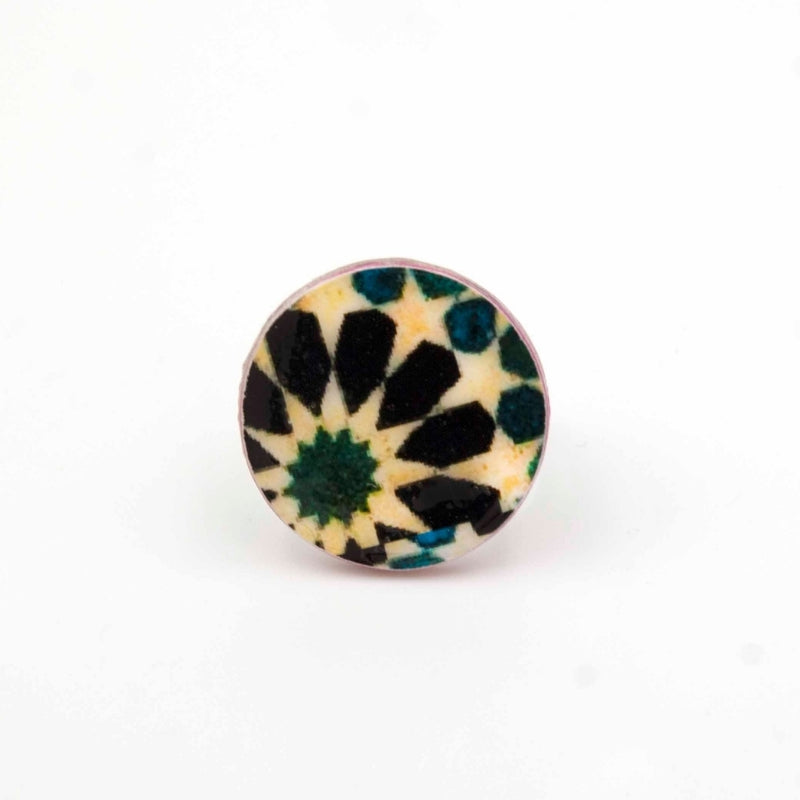 Round ring with geometric print inspired by moroccan tiles