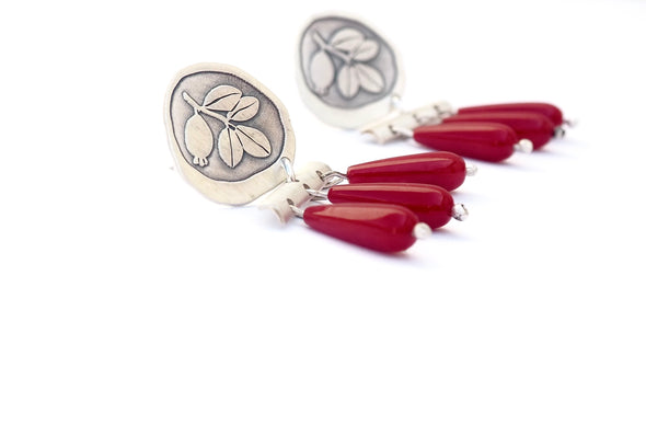 Silver earrings with floral engraved and coral