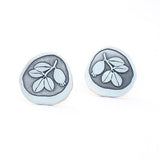 Stud earrings with floral engraved