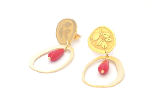 Gold plated earrings with floral motifs engraved