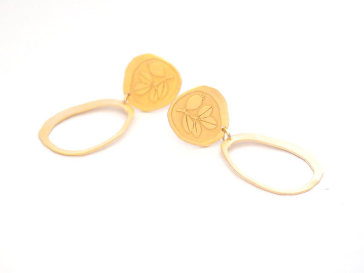 Gold plated earrings with flowers