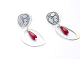 Engraved silver earring with red coral piece