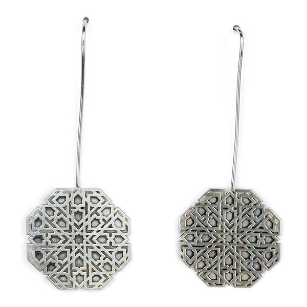 Silver earrings with arabesque motif